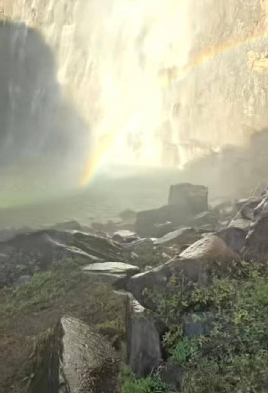 在南太行瀑布拍照时坠崖男大学生确认身亡<strong></p>
<p>手机炒币</strong>,救援人员:潜入水潭3米深处找到遗体,已转交给家属