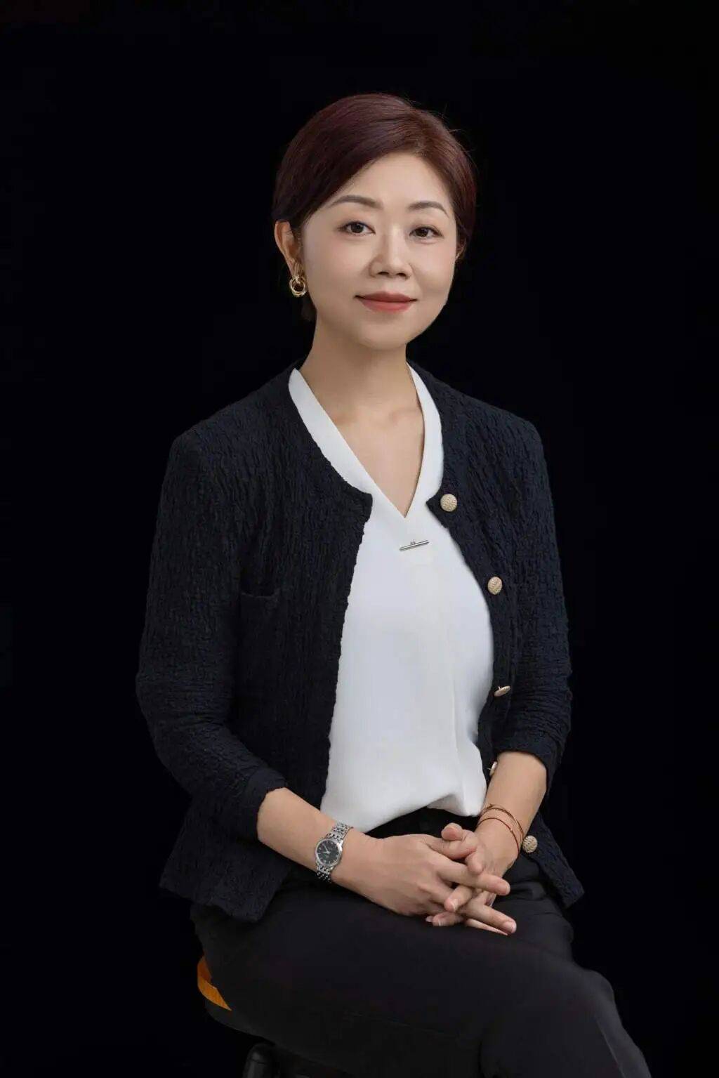 大使蒋小燕<strong></p>
<p>国币网</strong>，正式赴任