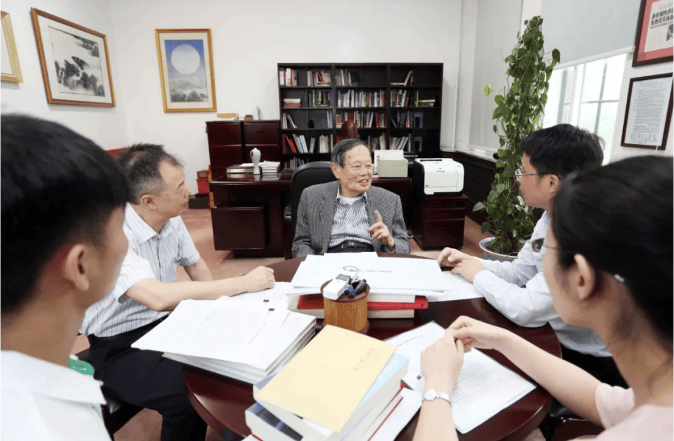 杨振宁为什么连续32年担任东莞理工学院名誉校长<strong></p>
<p>无链不币</strong>？