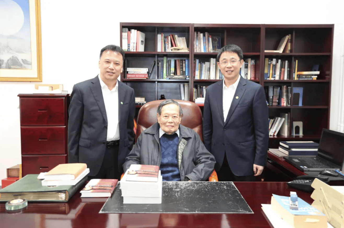 杨振宁为什么连续32年担任东莞理工学院名誉校长<strong></p>
<p>无链不币</strong>？