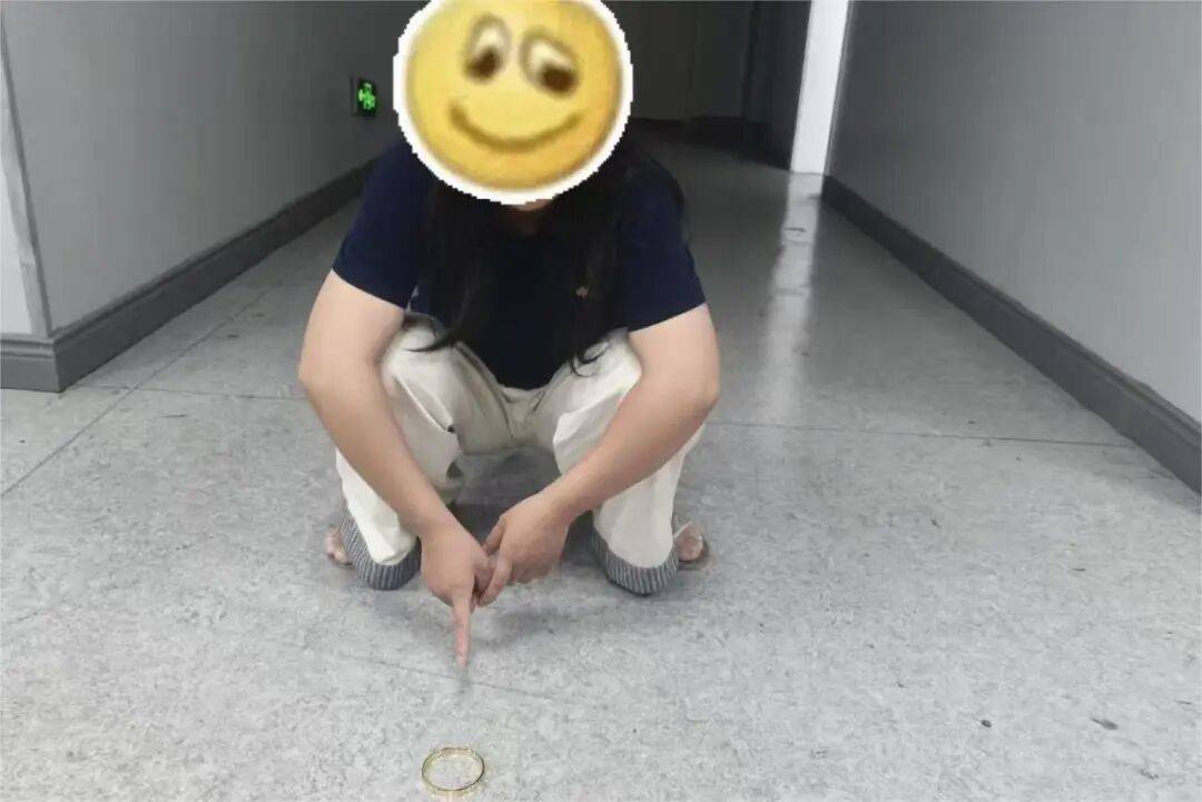 江西一新娘金手镯婚前被堂嫂掉包成铜手镯<strong></p>
<p>初入币圈</strong>，堂嫂事后还淡定去吃席，目前已被采取刑事强制措施
