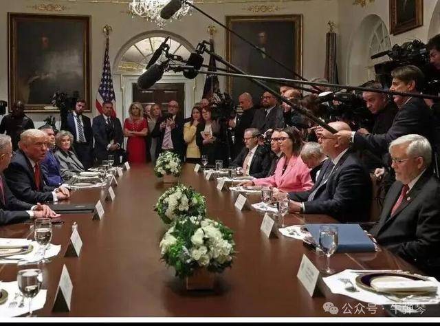 他被特朗普当众羞辱<strong></p>
<p>ccr炒币</strong>,全场都在哄笑