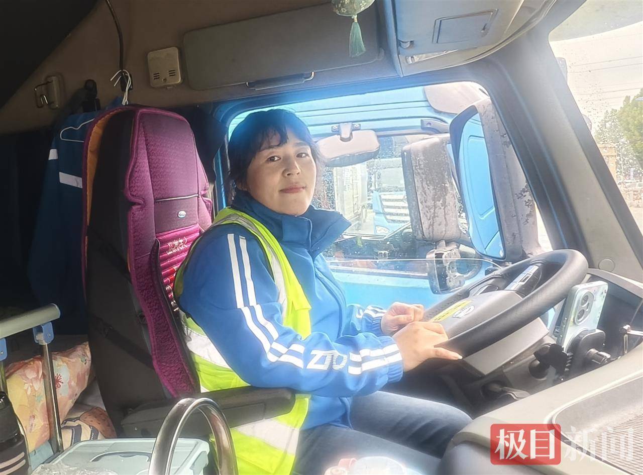 湖北90后姑娘驾驭21米重卡货车<strong></p>
<p>ccr炒币</strong>,3年多行驶里程相当于绕地球约10圈,始终保持零事故