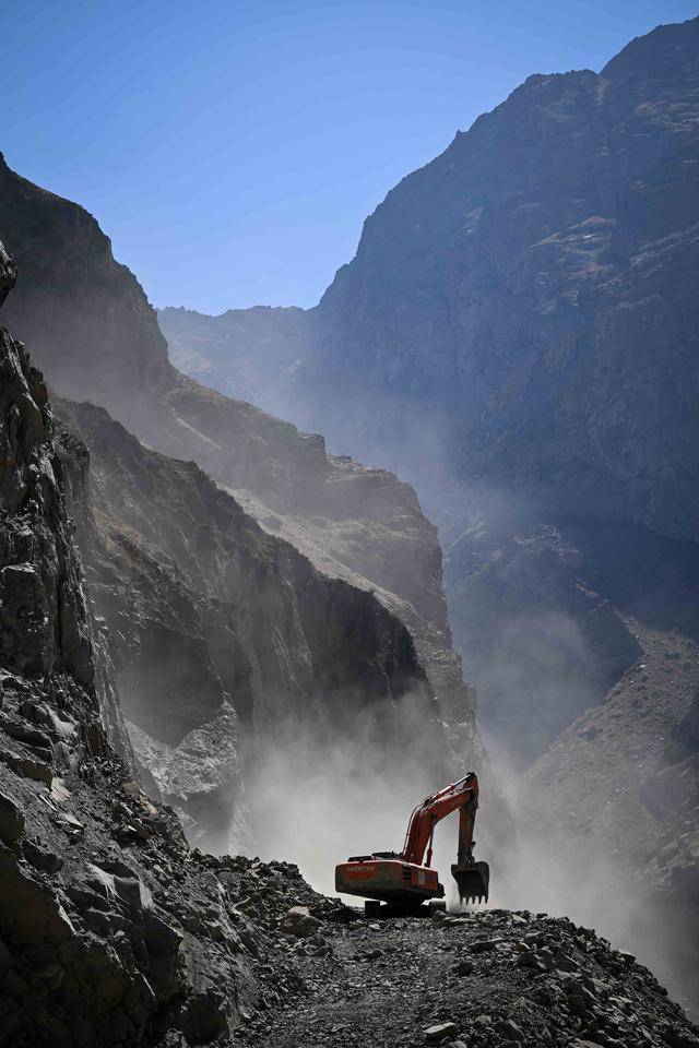 青年说 | 到中亚<strong></p>
<p>币圈神话</strong>,奔赴一场激动人心的“探秘”