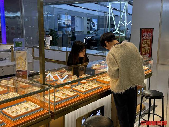 大盘金价跌破900元/克<strong></p>
<p>炒币专业术语</strong>,长沙市场“销售热”与“回收潮”并行