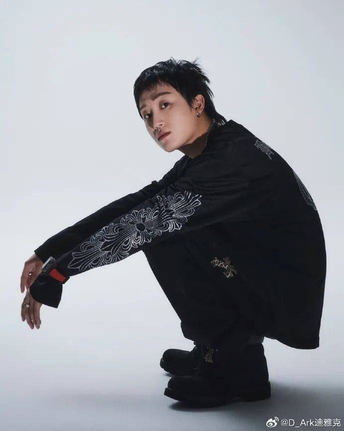 中国男歌手涉毒被捕<strong></p>
<p>钯币</strong>!