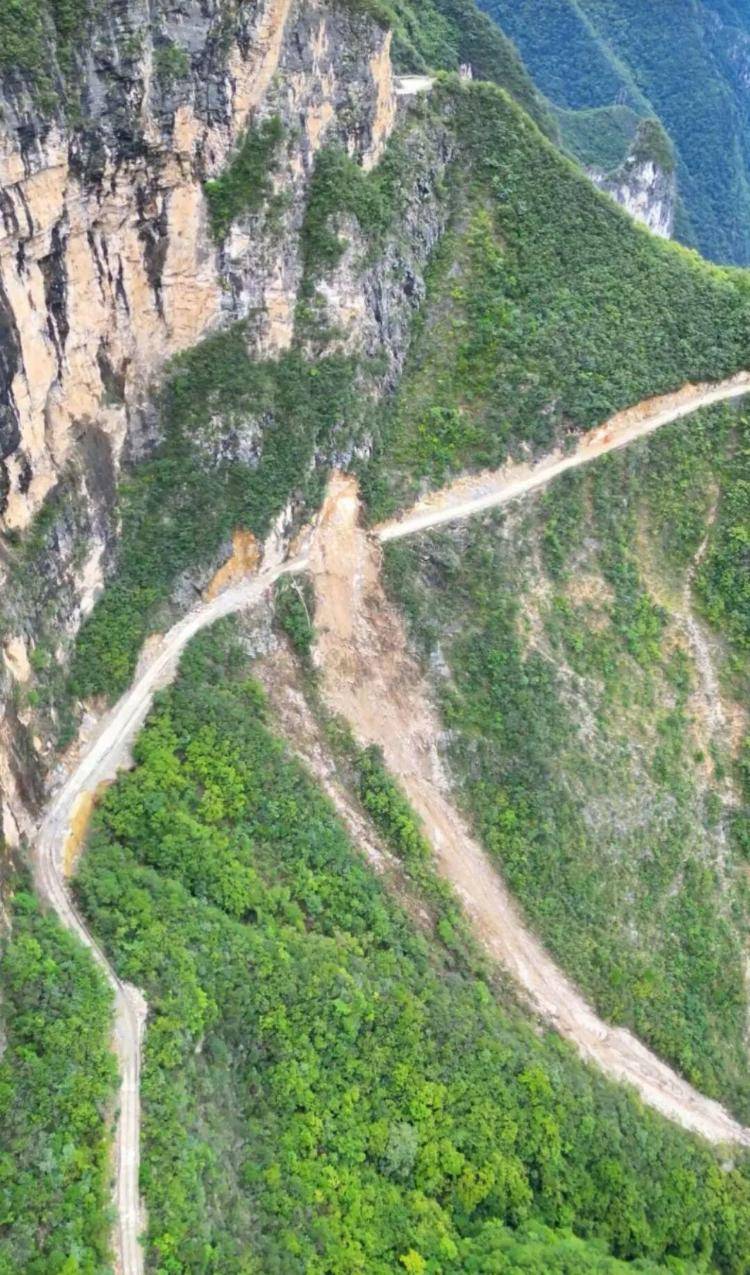 重庆网红“挂壁公路”垮塌<strong></p>
<p>币圈搬砖</strong>,附近村民外出绕行已半月盼修复,当地:已完成排危,正在修