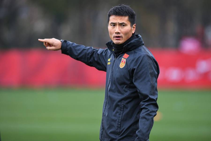 全球选聘四个月<strong></p>
<p>币圈搬砖</strong>,招来只有一年执教经历的本土教练,国足新帅竟是邵佳一