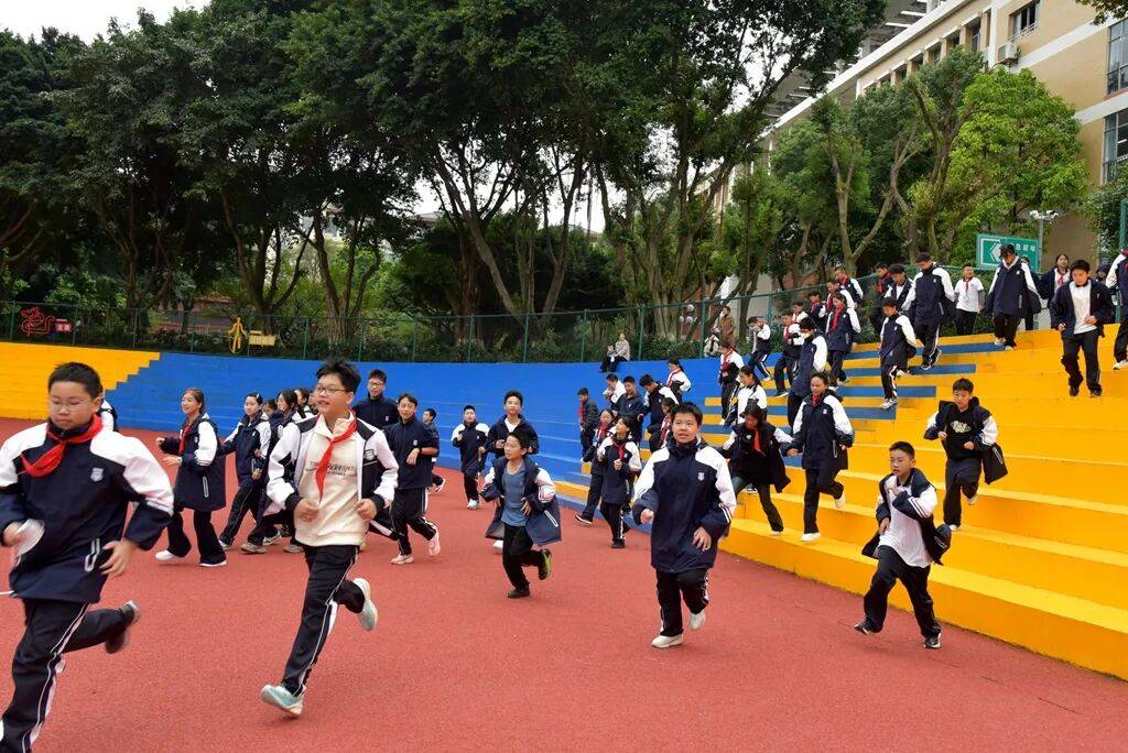 【渝消蓝盾讲师团】消防宣传月进校园 千名师生共上“消防安全课”