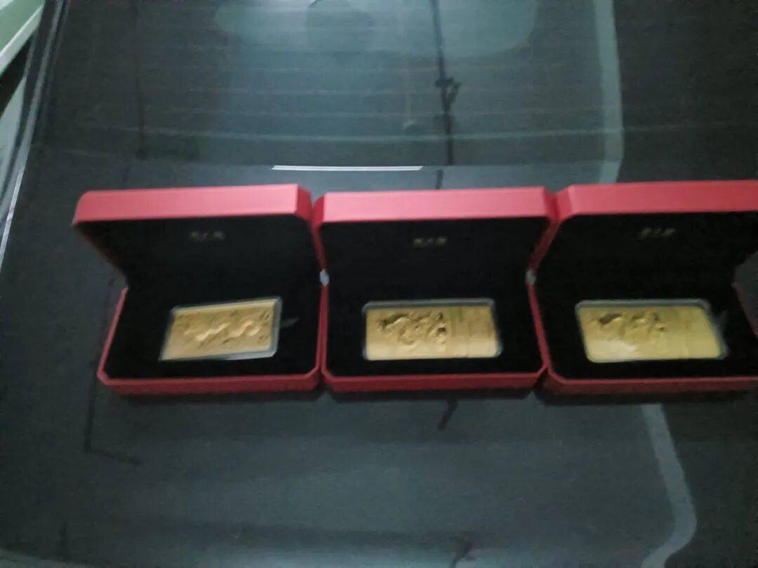 股市套现170万元后<strong></p>
<p>币圈一天</strong>,杭州男子豪购300克金条!老板当场报警……