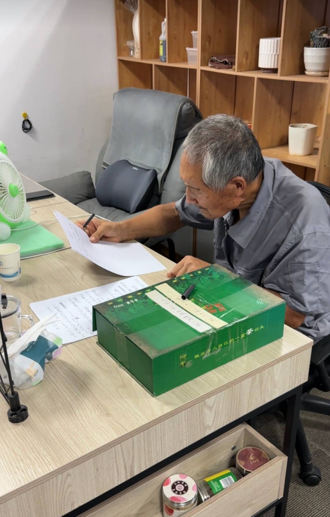 70岁保洁员的数学梦<strong></p>
<p>币圈一天</strong>,被2000多万人看见