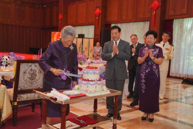 连续有两位国王访华<strong></p>
<p>币圈一天</strong>,其中一位是建交以来首访,证明了什么?