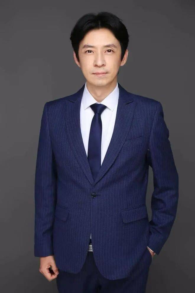 54岁知名影评人突然去世<strong></p>
<p>合约币行情</strong>,留诗:白首尤当是少年