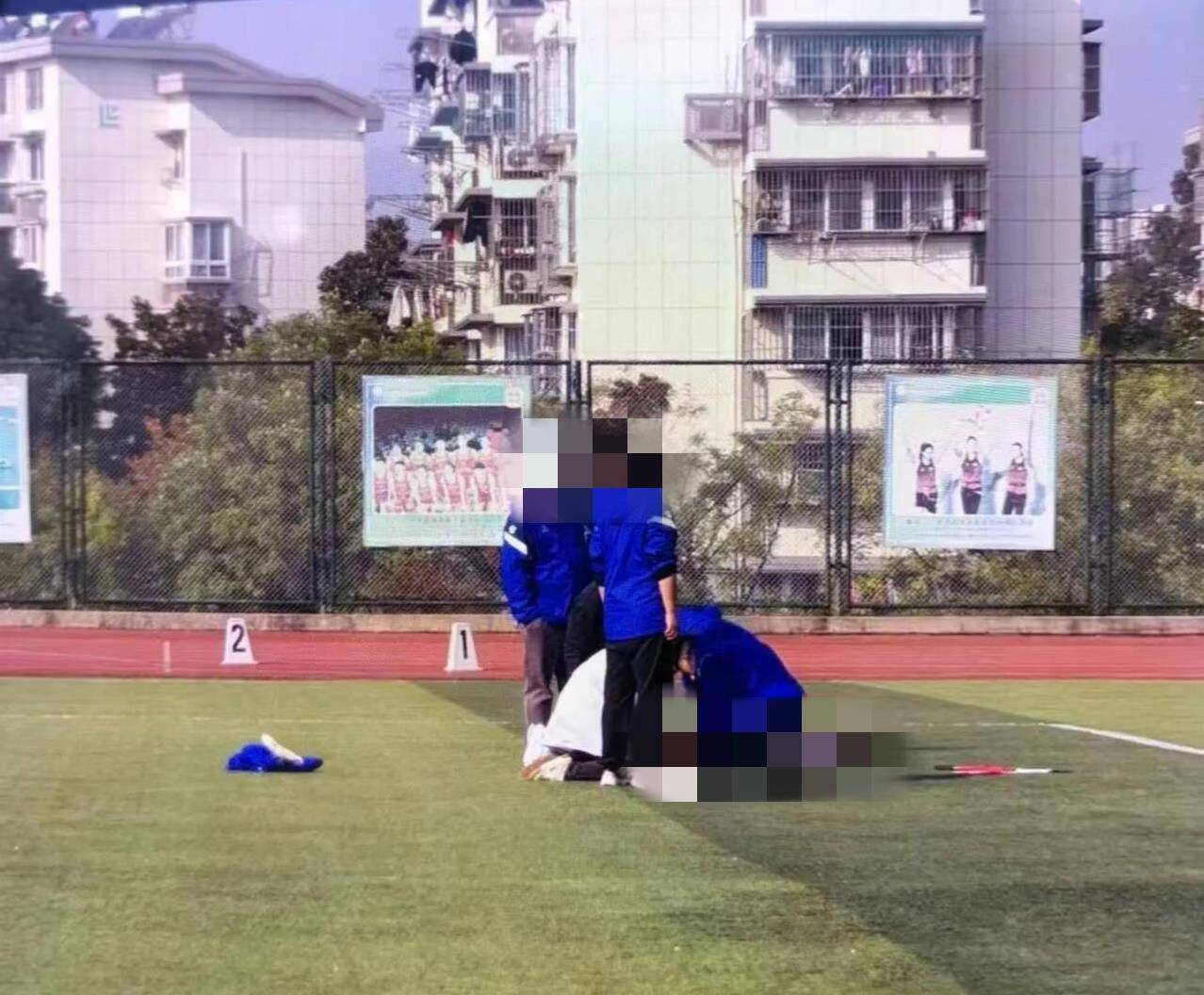 南京一学生在运动会上跑200米时倒地去世<strong></p>
<p>长江期币网</strong>，官方：深感痛心，已与亲属沟通妥善处理