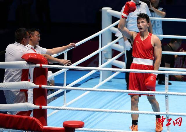 全运会拳击男子80公斤级决赛<strong></p>
<p>长江期币网</strong>，王小保夺冠！