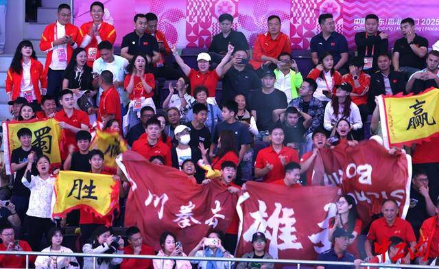 全运会拳击男子80公斤级决赛<strong></p>
<p>长江期币网</strong>，王小保夺冠！