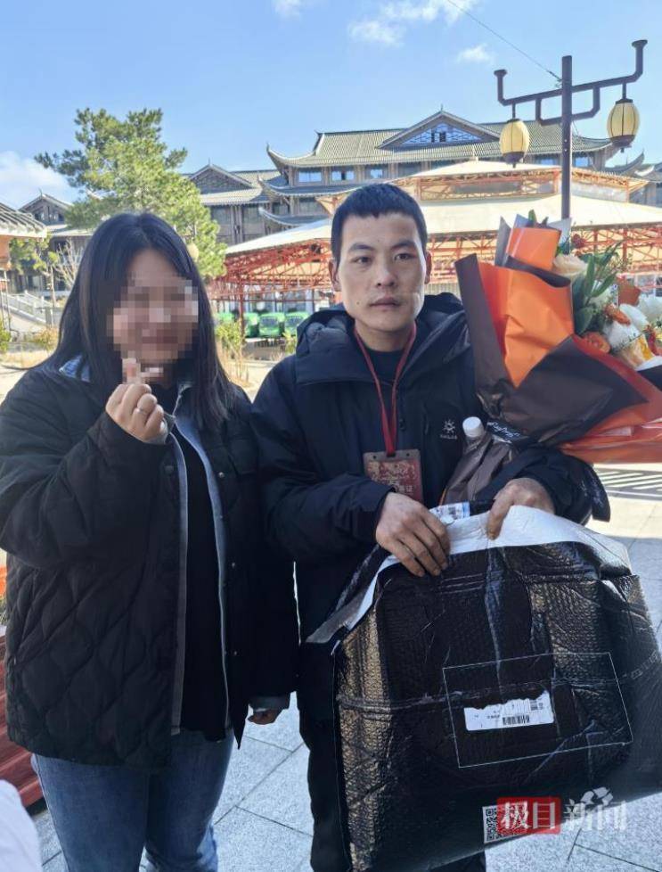 29岁女粉丝专程上山送礼物<strong></p>
<p>华夏评级币</strong>,声称想做张家界荒野求生选手“刀疤哥”的老婆