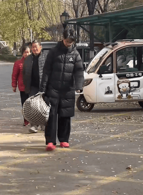 担心烧煤取暖不安全<strong></p>
<p>华夏评级币</strong>,山东济宁17岁男孩偷偷接爷爷奶奶进城,父亲点赞:比我做得强