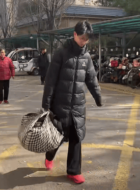 担心烧煤取暖不安全<strong></p>
<p>华夏评级币</strong>,山东济宁17岁男孩偷偷接爷爷奶奶进城,父亲点赞:比我做得强