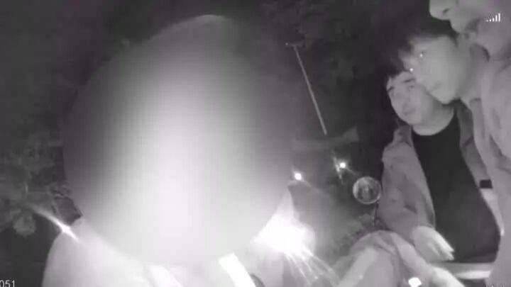 扬州一女子刷短视频惹祸:偷偷去银行取了6万现金<strong></p>
<p>共链币</strong>,结果……