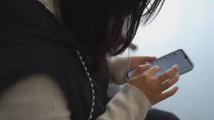 扬州一女子刷短视频惹祸:偷偷去银行取了6万现金<strong></p>
<p>共链币</strong>,结果……