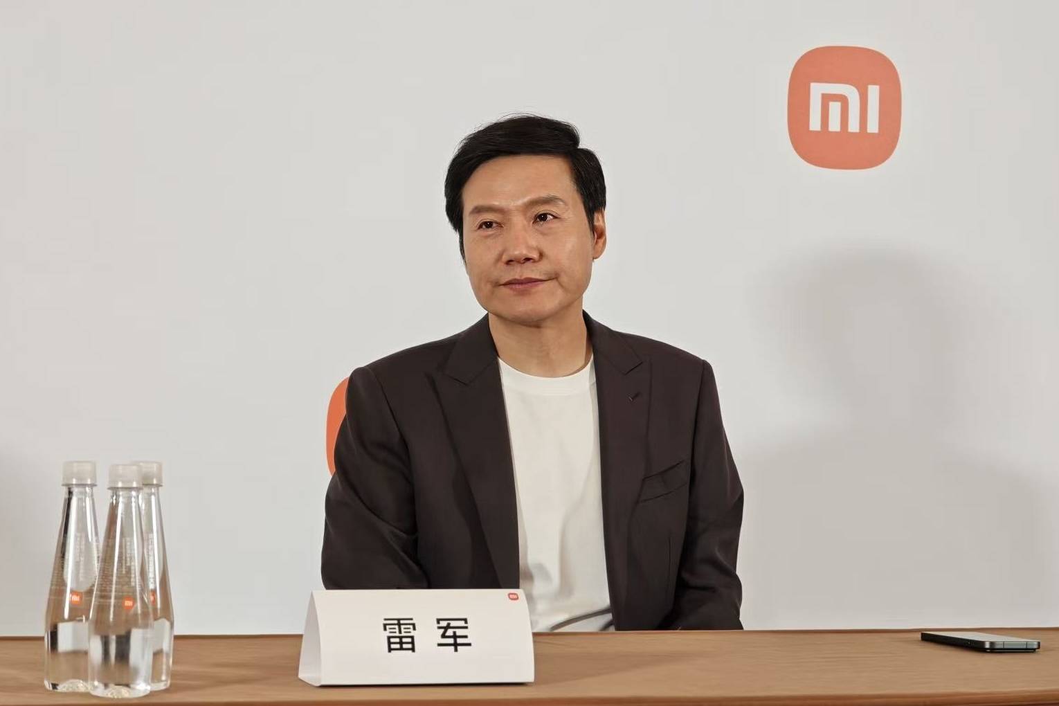 雷军宣布1亿港元增持后<strong></p>
<p>币圈营销</strong>,小米港股美股迎来上涨