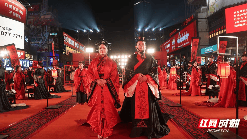 汶川地震被救起的女孩<strong></p>
<p>金元币</strong>，17年后和救她的军人结婚了