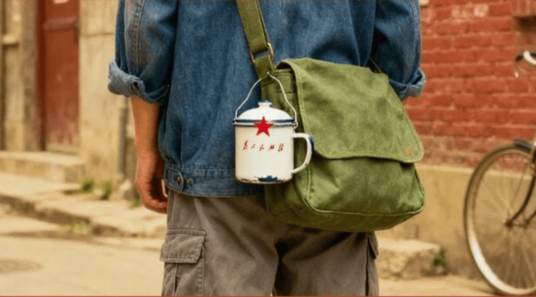 “50块帆布包配3000块包挂”<strong></p>
<p>金元币</strong>,时髦年轻人背半个身家出门