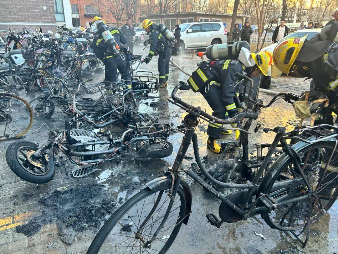 天通苑一天两起电动车火情,突然着火忒吓人丨有事儿@新京报