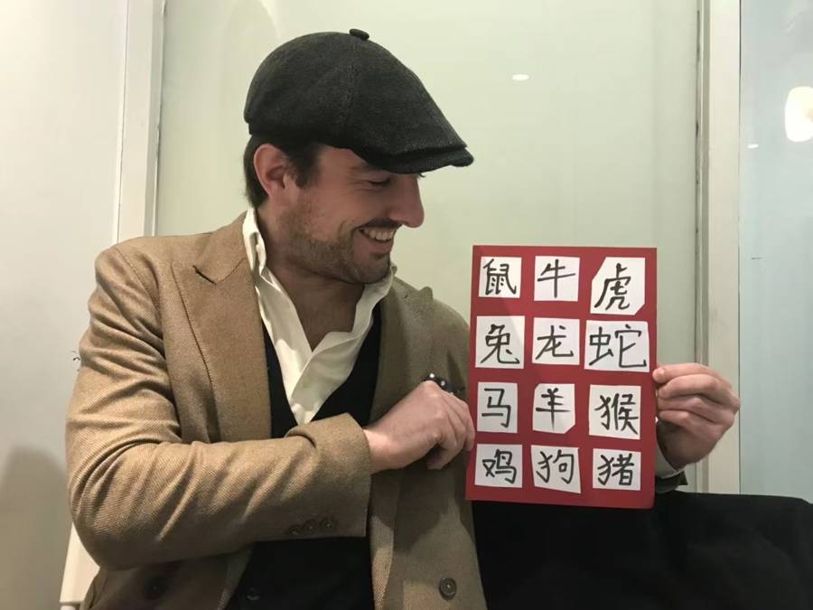 法国人在上海开店<strong></p>
<p>蜜蜂币</strong>,只卖白色衣服竟然火了丨上海滩上洋掌柜