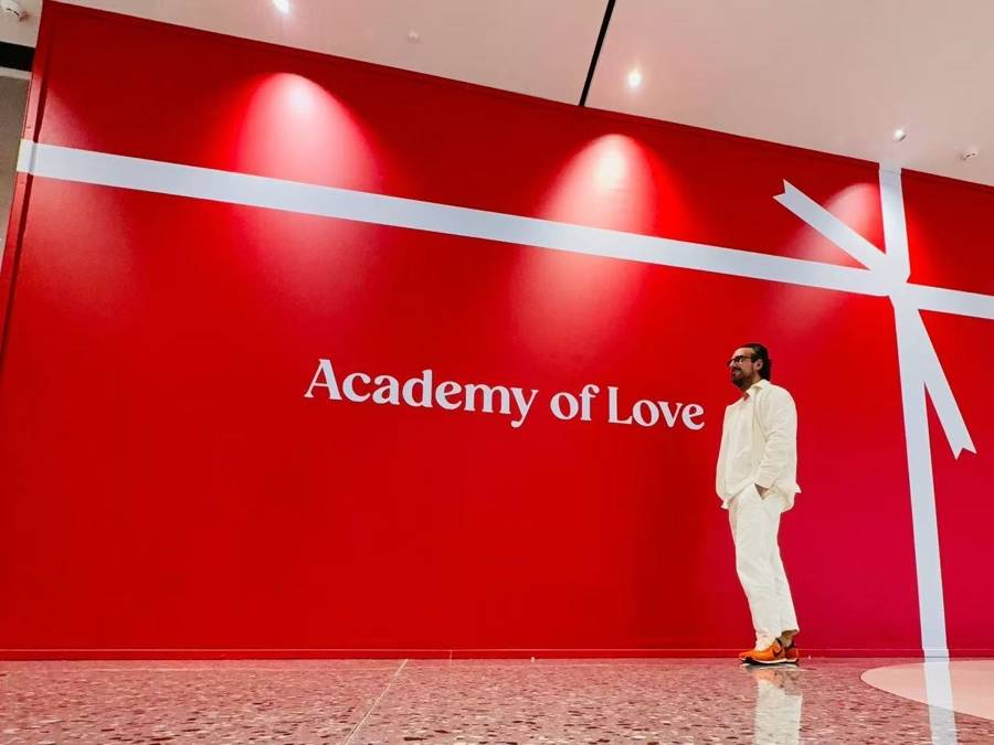 法国人在上海开店<strong></p>
<p>蜜蜂币</strong>,只卖白色衣服竟然火了丨上海滩上洋掌柜