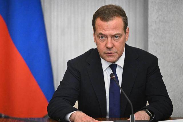 美国想和中俄印日组建C5<strong></p>
<p>柚子币走势</strong>,梅德韦杰夫:给了欧洲一记响亮的耳光