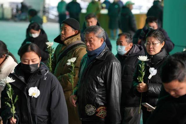 何晴之子追思：妈妈很喜欢雪<strong></p>
<p>一元月亮币</strong>，北京这场雪好像是为她而下