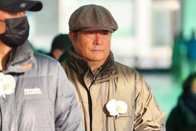 何晴之子追思：妈妈很喜欢雪<strong></p>
<p>一元月亮币</strong>，北京这场雪好像是为她而下