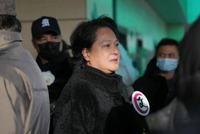 何晴之子追思：妈妈很喜欢雪<strong></p>
<p>一元月亮币</strong>，北京这场雪好像是为她而下