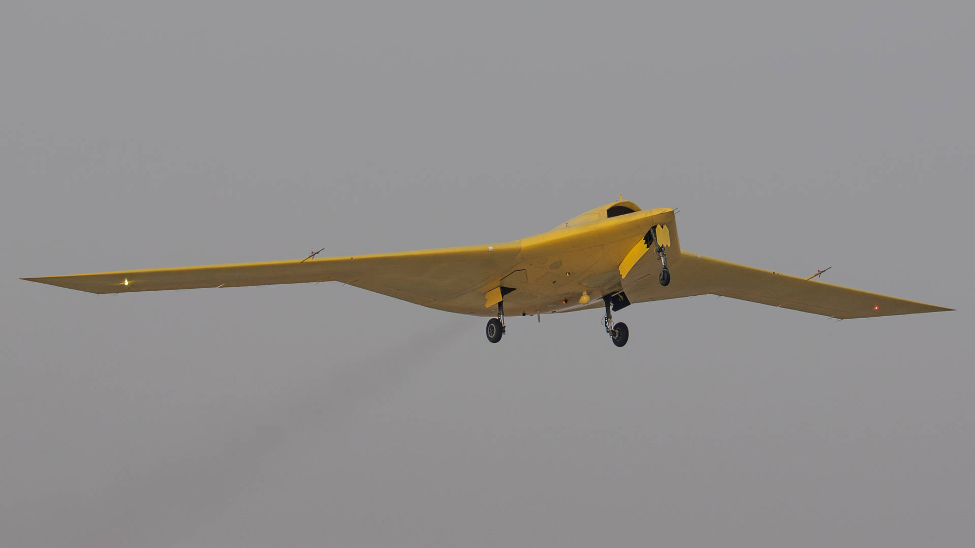 多张高清大图<strong></p>
<p>一元月亮币</strong>!新型高空高速长航时无人机彩虹-7近日成功首飞