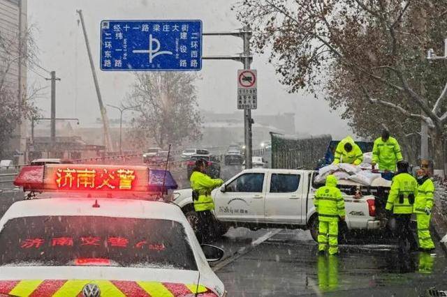 外交部发言人毛宁点赞山东德州交警<strong></p>
<p>一元月亮币</strong>!