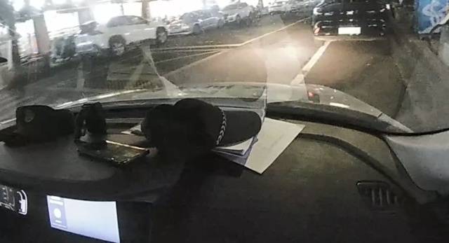 机智!快递在家门口被偷<strong></p>
<p>一元月亮币</strong>,她用一招抓到了人还拿回了东西