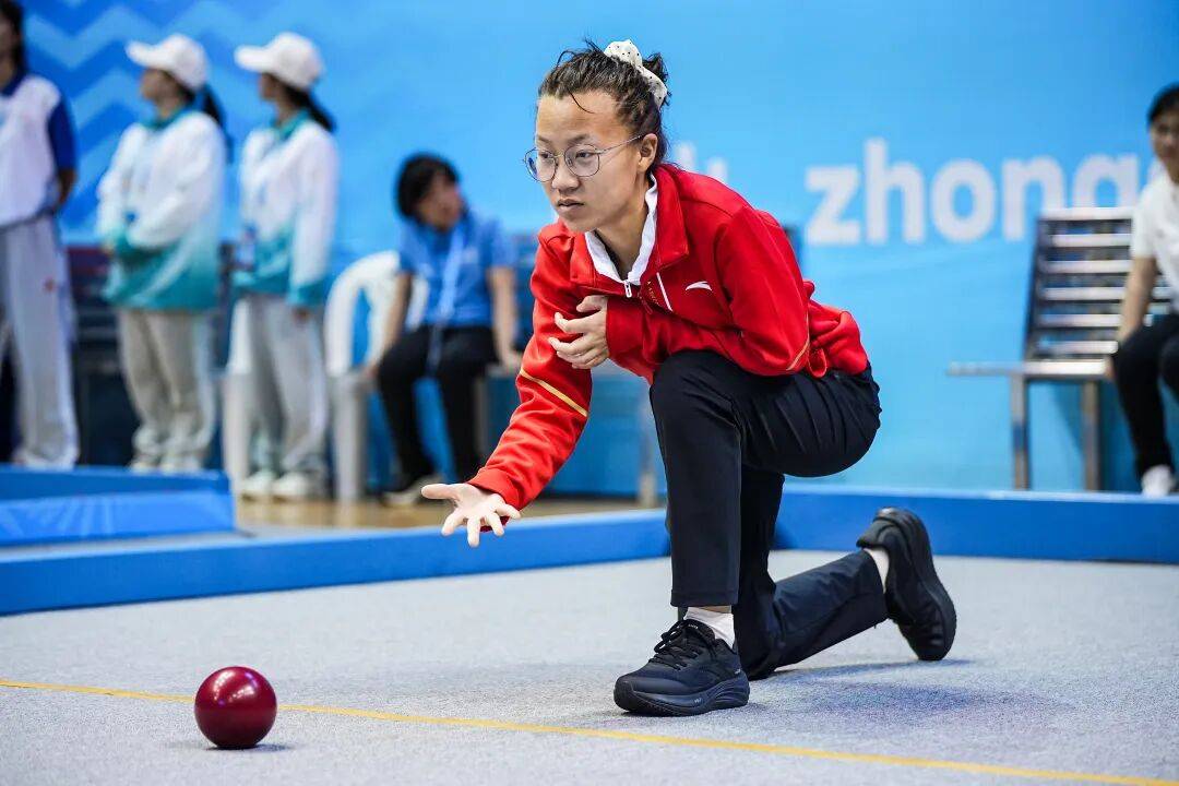 喜报:<strong></p>
<p>一元月亮币</strong>我市特奥滚球队在全国残运会上斩获1金1银5铜