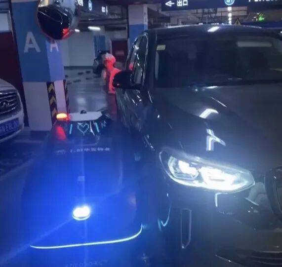 小区地库里出车祸<strong></p>
<p>币圈阿凡提</strong>，女子惊呆了：对方竟然不是人！更糟心的是...