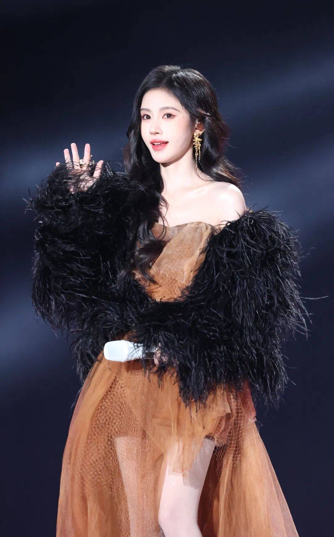 丝芭传媒称鞠婧祎多次编造谎言<strong></p>
<p>ela币行情</strong>，“涉嫌严重经济犯罪”，将择日全网公开实名举报