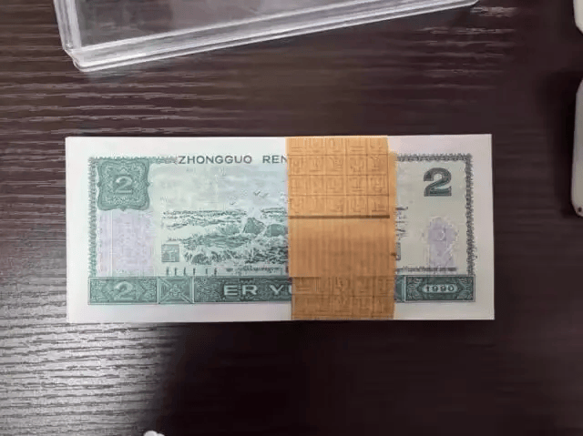 1万多张2元面值人民币被拍卖<strong></p>
<p>币圈分享</strong>，最终以83.16万元成交！