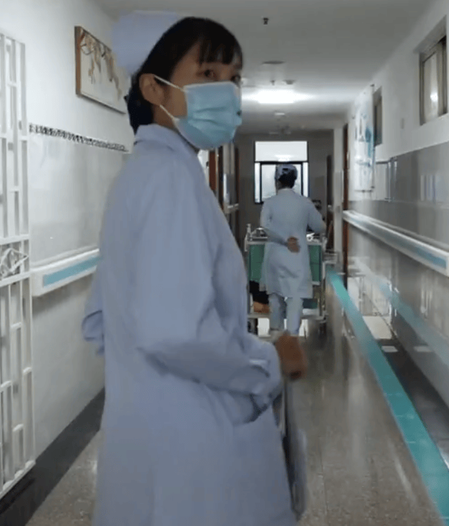 张水华辞职后携老公直播秀恩爱<strong></p>
<p>炒币买几种币子</strong>，称白岩松是自己恩人