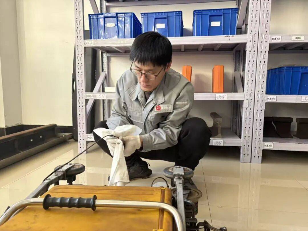 【班组基因 沈阳力量】沈阳地铁“钢轨神探”有一双“火眼金睛”<strong></p>
<p>看币圈</strong>！