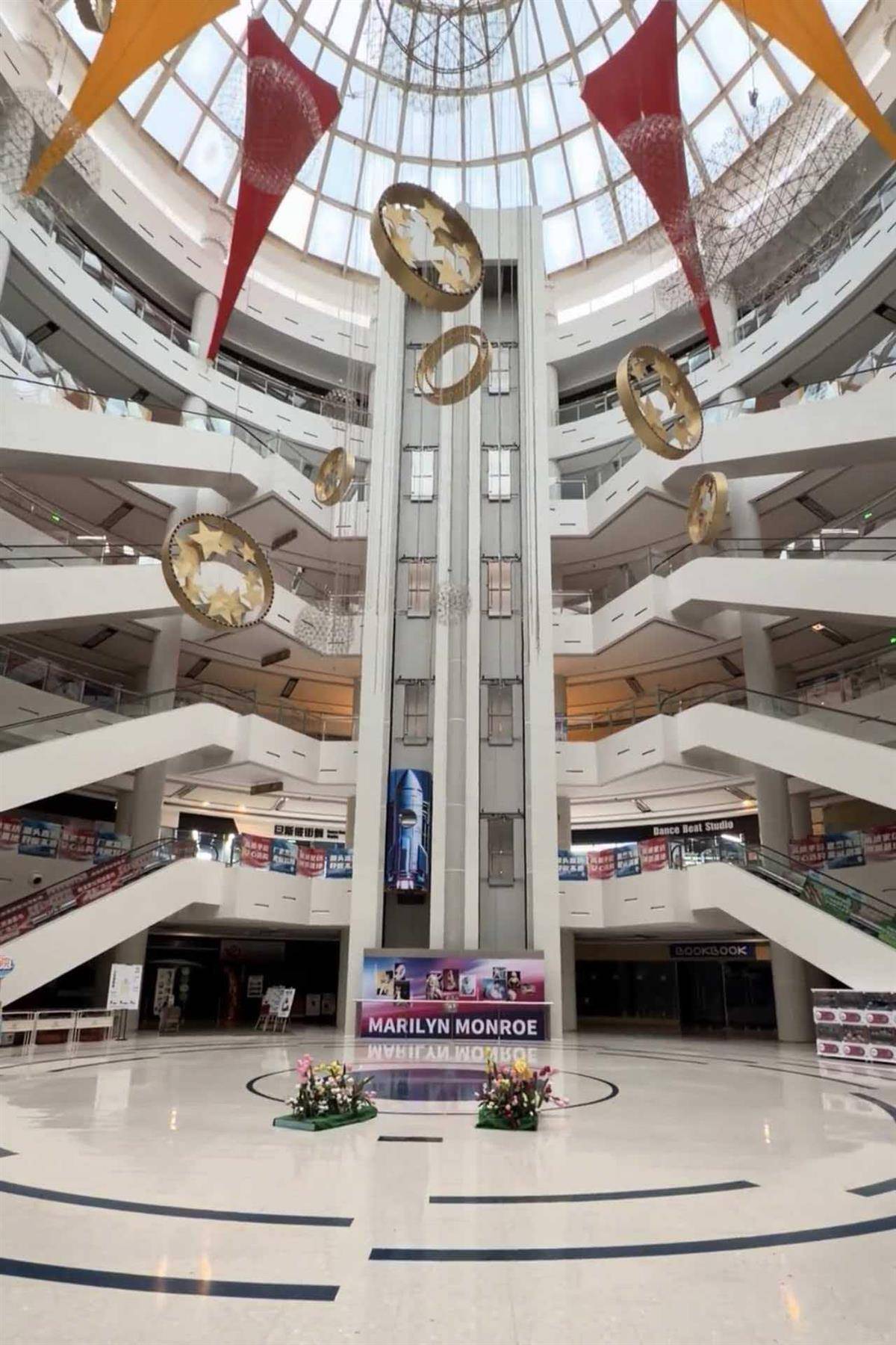 大连8米高梦露雕像悄然被撤<strong></p>
<p>看币圈</strong>，商场人员：我也是今天上班才知道，集团有新的规划