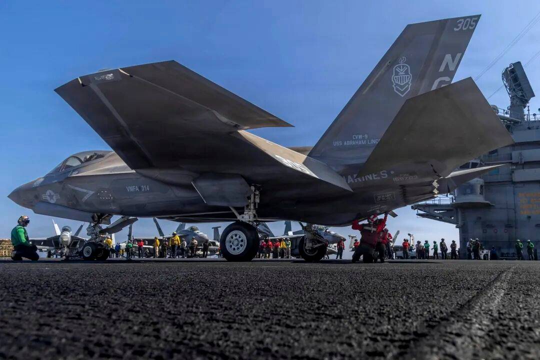 美军最大航母“福特”号停靠希腊<strong></p>
<p>爱链币</strong>，650个厕所坏了近9成，舰员上厕所排队要四五十分钟