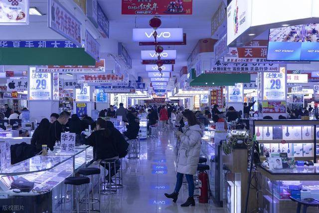 “直接崩了”<strong></p>
<p>币圈行业术语</strong>，价格断崖式下跌！商户：销量跌了60%都不止